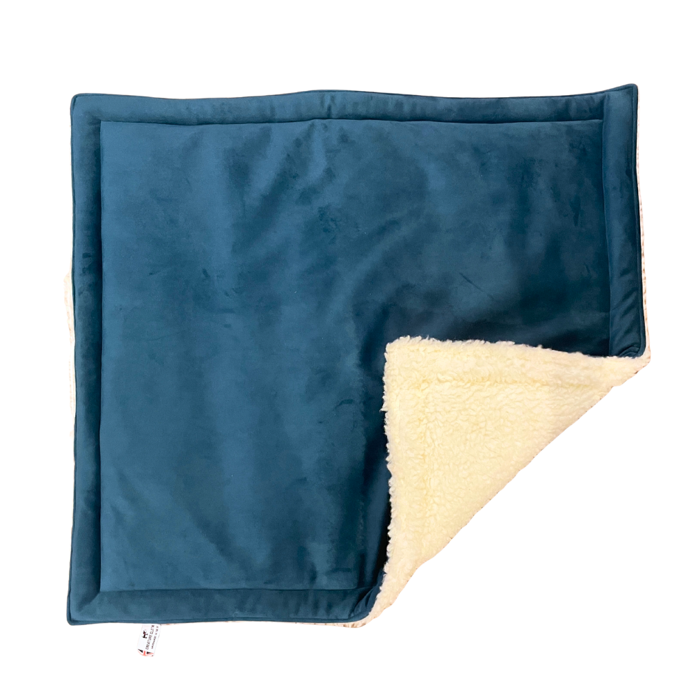 Padded travel blanket for dogs and cats. Teal velvet and sherpa