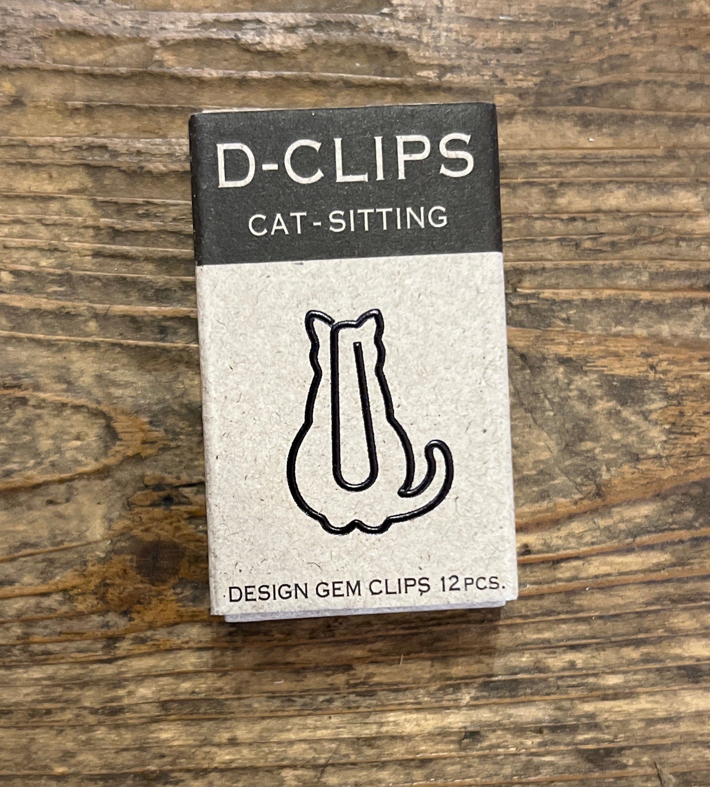 Midori d-clips cat sitting