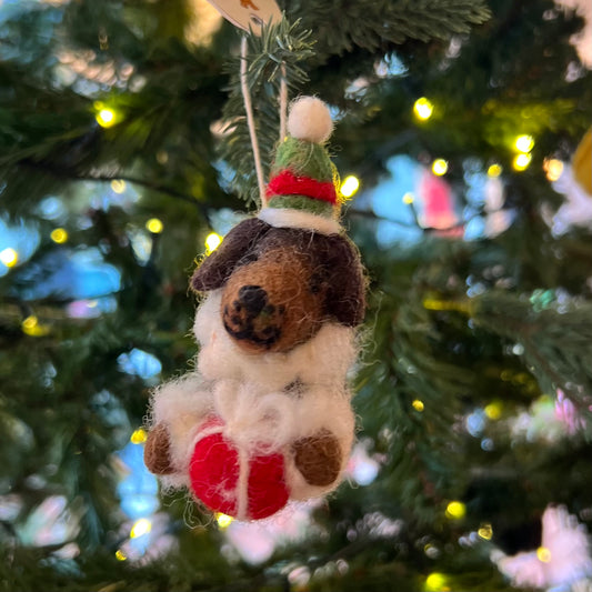 Elf Sausage Dog / Daxie by Amica Felt