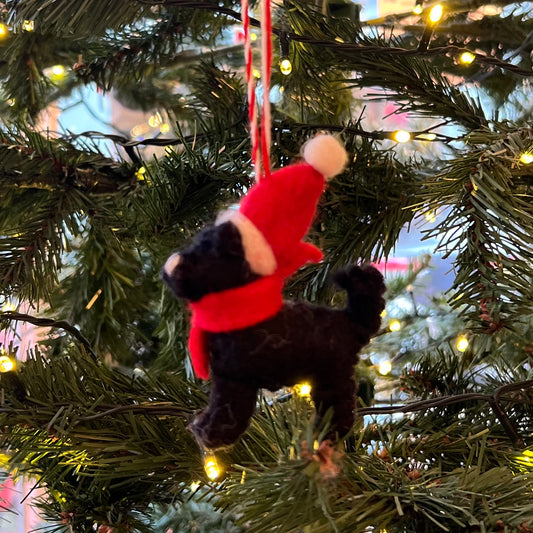 2D Black Labrador with Hat & Scarf by Amica Felt